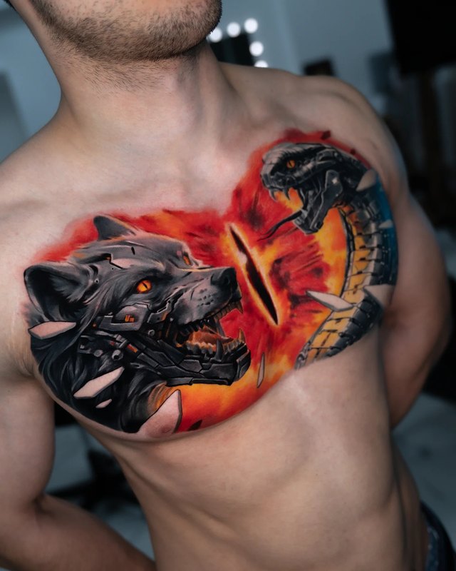 Mekanik kurt ve yılan, göğüs – renkli realizm dövme, Sergey (RS Tattoo), InkBlaze Ankara