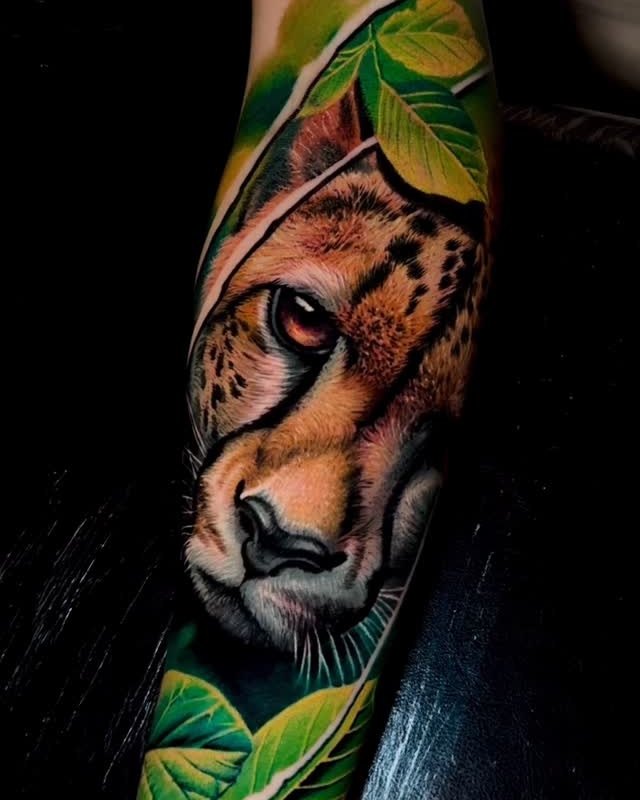 Leopar – renkli realizm dövme, Alexandr Doronin, InkBlaze Ankara