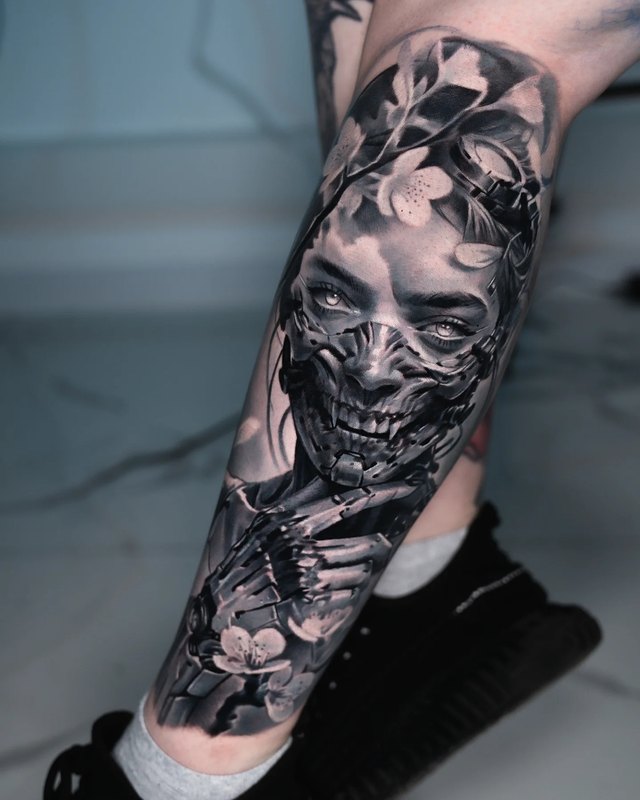 Maskeli kadın – siyah-gri realizm dövme, Sergey (RS Tattoo), InkBlaze Ankara