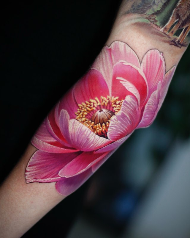 Şakayık – renkli realizm dövme, Valentin, InkBlaze Ankara